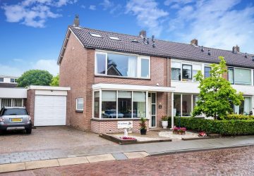 Woudenberg, royaal uitgebouwde hoekwoning